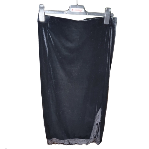 VINTAGE Black Velvet Midi Skirt Front Slit Size M NWOT - Picture 1 of 5